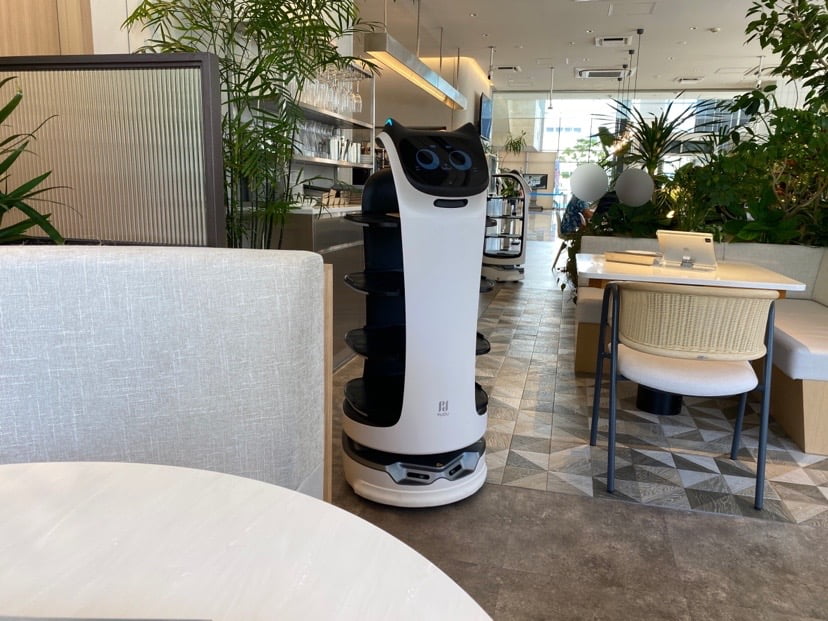 DXカフェ 配膳ロボット 猫ロボット